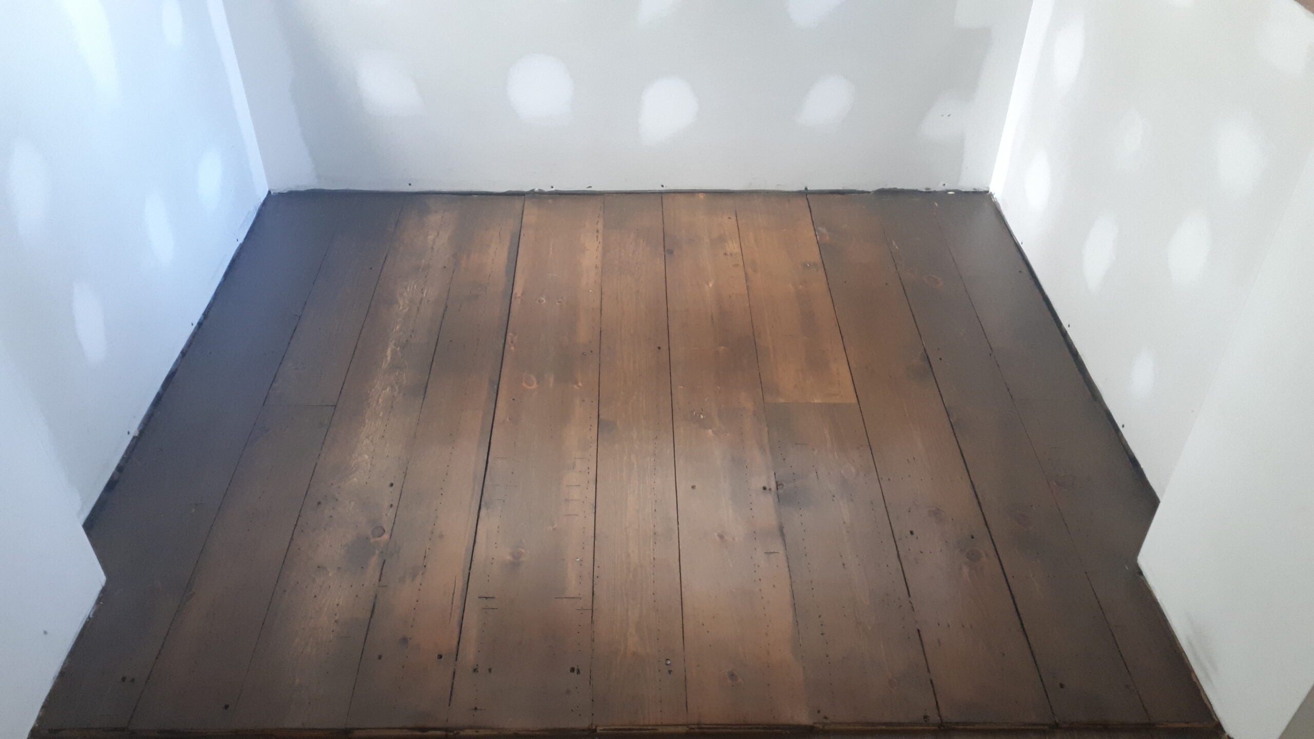 floor installation sanding , staining